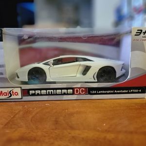 Lamborghini Aventador LP700-4, White - Maisto 31210 - 1/24 Scale Diecast Car
